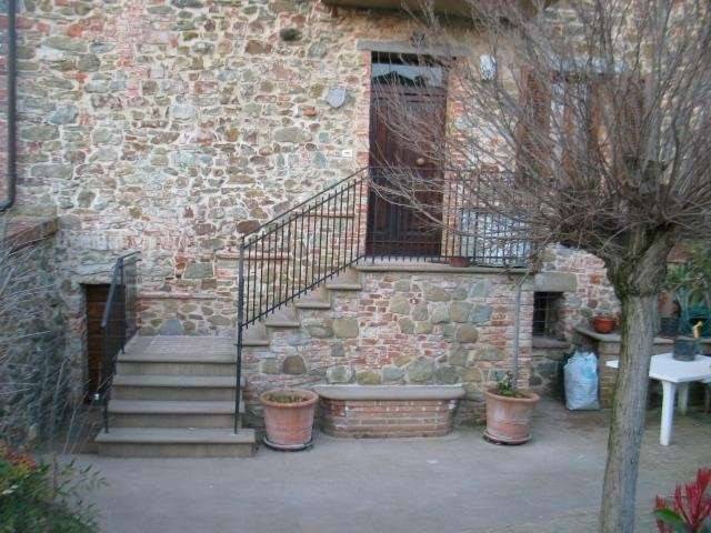 intera palazzina in vendita a Sinalunga in zona Rigaiolo