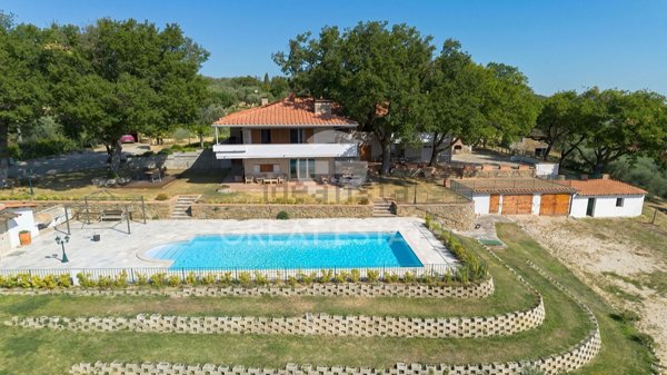 casa indipendente in vendita a Sinalunga