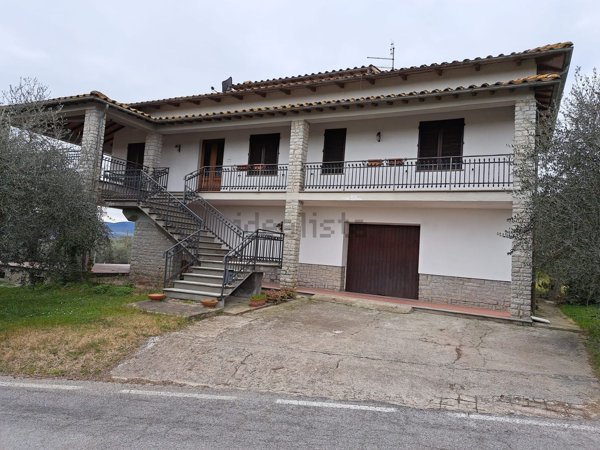 casa indipendente in vendita a Sinalunga in zona Rigaiolo