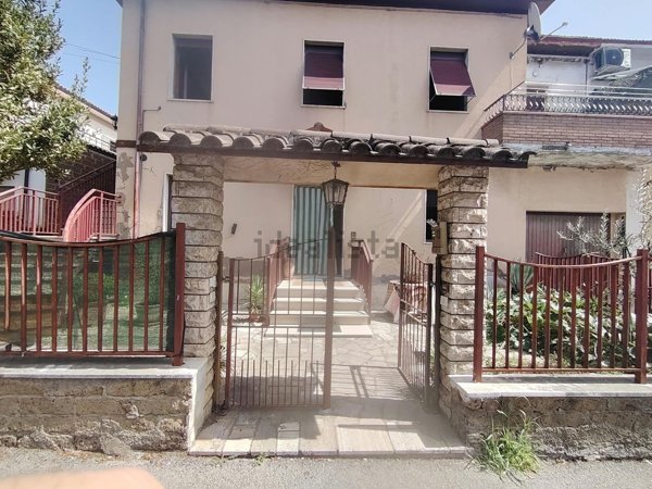 casa indipendente in vendita a Sinalunga in zona Rigaiolo