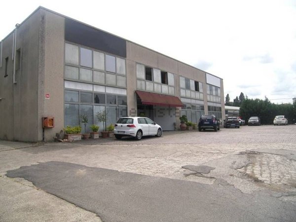 locale commerciale in vendita a Sinalunga in zona Bettolle