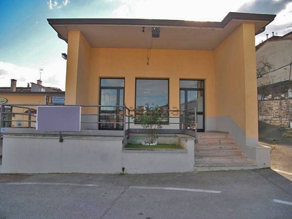 locale di sgombero in vendita a Sinalunga in zona Rigaiolo