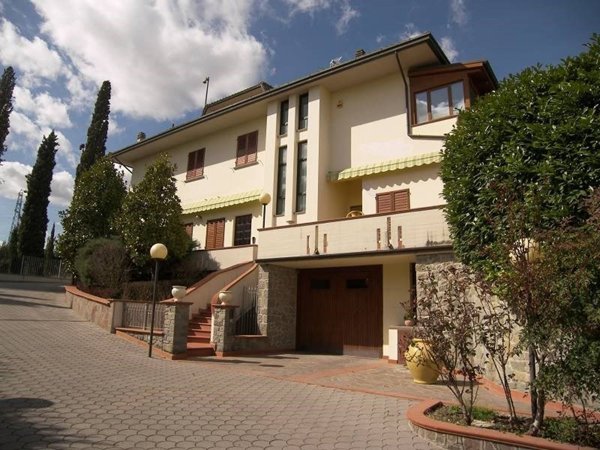casa indipendente in vendita a Sinalunga in zona Bettolle