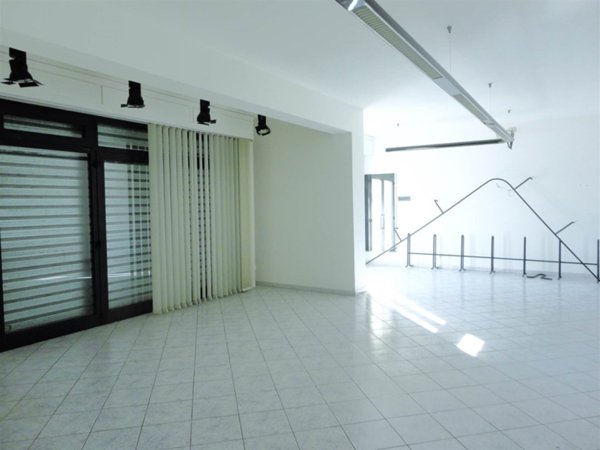 locale commerciale in vendita a Sinalunga in zona Bettolle