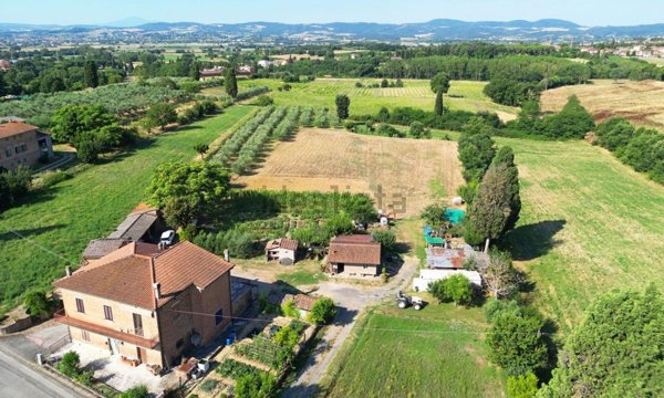casa indipendente in vendita a Sinalunga in zona Rigaiolo