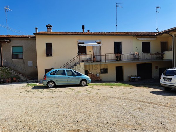 casa indipendente in vendita a Sinalunga