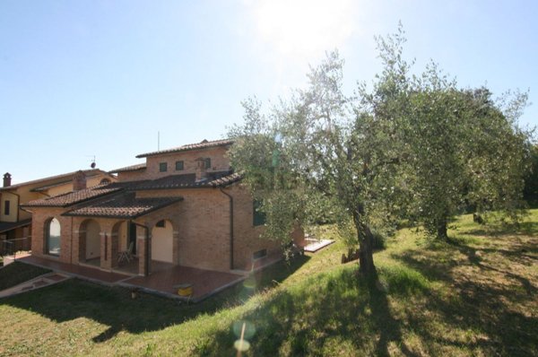 casa indipendente in vendita a Sinalunga