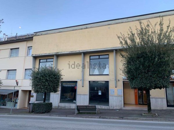 locale di sgombero in vendita a Sinalunga in zona Rigaiolo