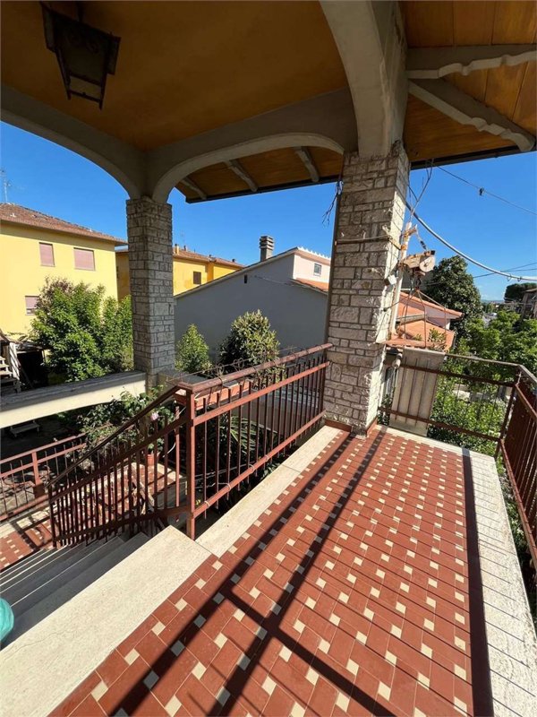 casa indipendente in vendita a Sinalunga in zona Bettolle