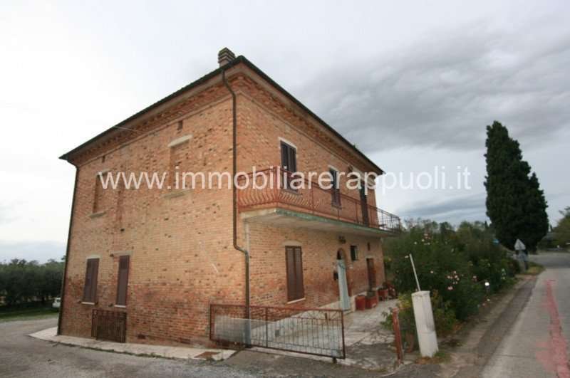 casa indipendente in vendita a Sinalunga in zona Bettolle