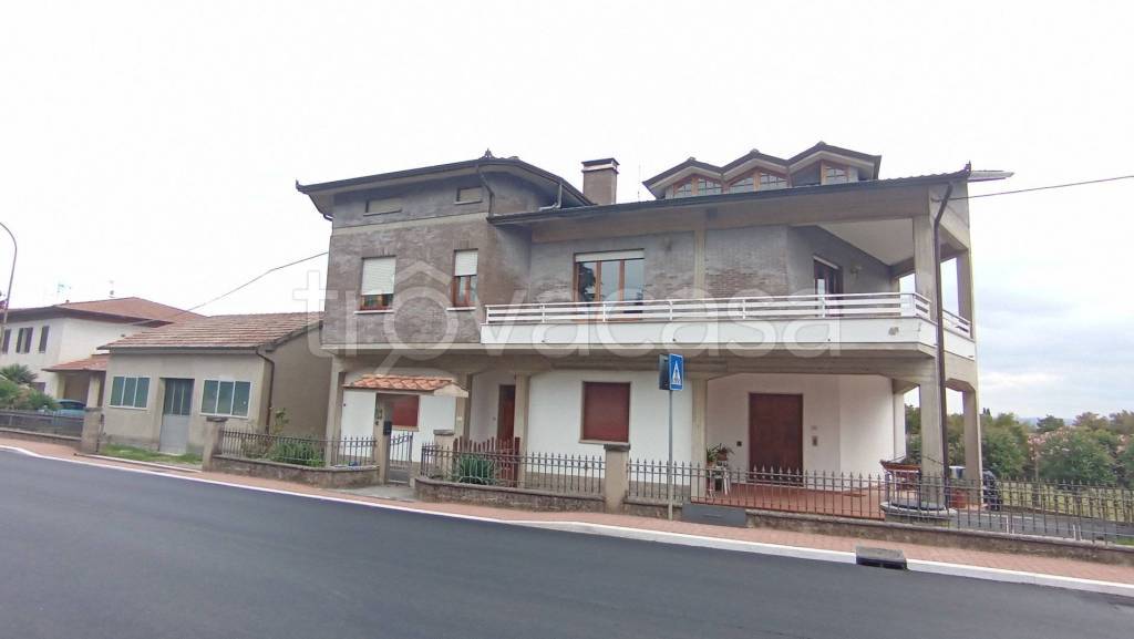 casa indipendente in vendita a Sinalunga in zona Rigaiolo