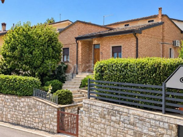 casa indipendente in vendita a Sinalunga in zona Rigaiolo