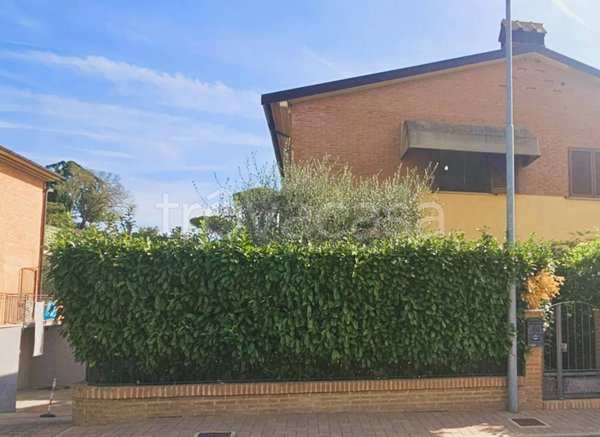casa indipendente in vendita a Sinalunga