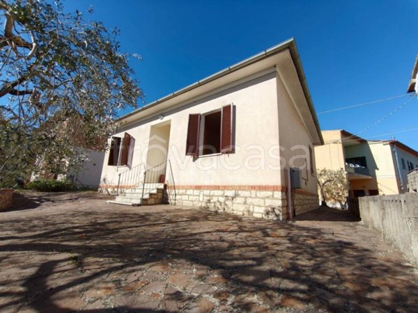 casa indipendente in vendita a Sinalunga in zona Bettolle
