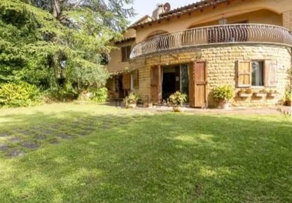 casa indipendente in vendita a Sovicille