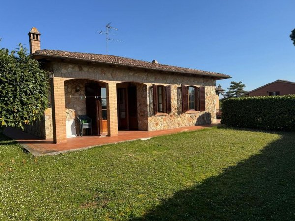 casa indipendente in vendita a Sovicille