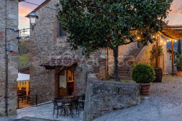 negozio in vendita a Sovicille in zona Brenna