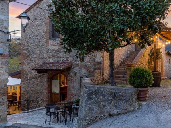 negozio in vendita a Sovicille in zona Brenna