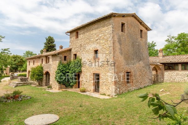 locale di sgombero in vendita a Sovicille