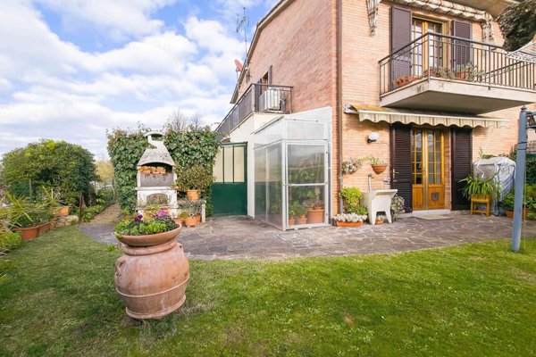 casa indipendente in vendita a Sovicille