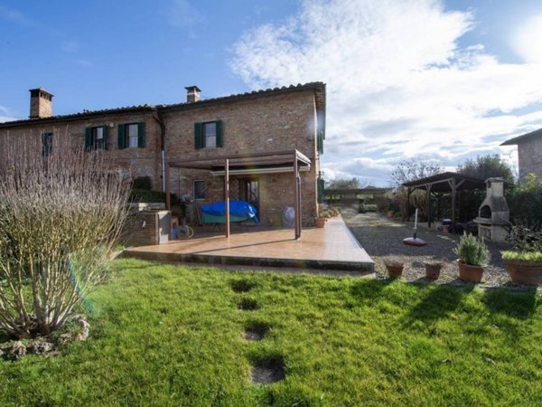 casa indipendente in vendita a Sovicille