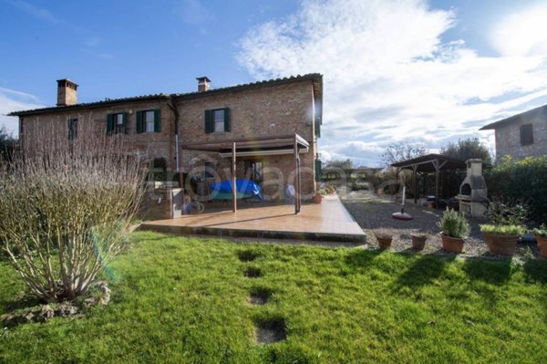 casa indipendente in vendita a Sovicille