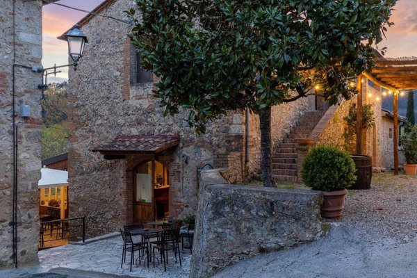 pentavano in vendita a Sovicille in zona Rosia