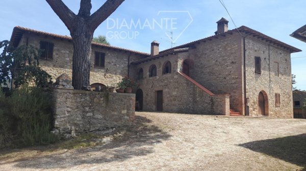locale di sgombero in vendita a Sovicille