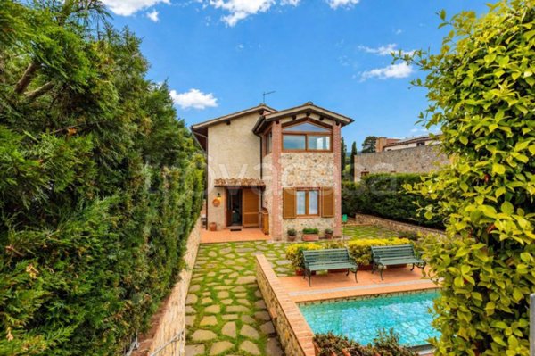 casa indipendente in vendita a Sovicille