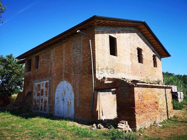 pentavano in vendita a Torrita di Siena