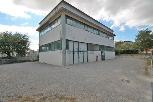 locale di sgombero in vendita a Torrita di Siena