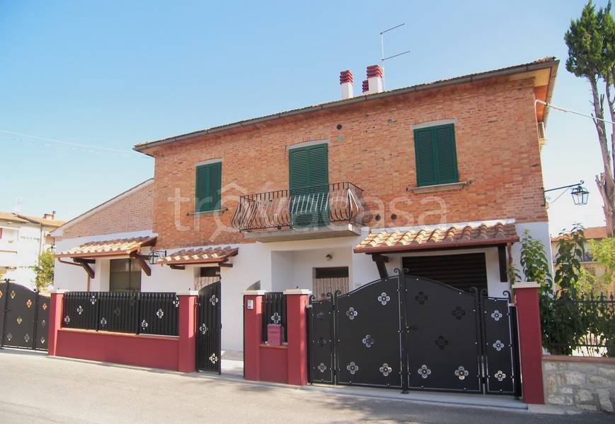 casa indipendente in vendita a Torrita di Siena