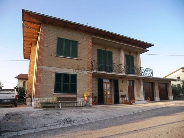 casa indipendente in vendita a Torrita di Siena