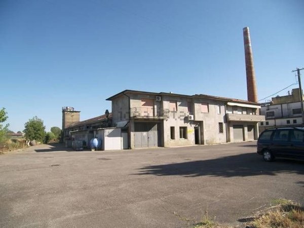 locale di sgombero in vendita a Torrita di Siena