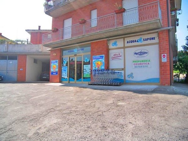 negozio in vendita a Torrita di Siena