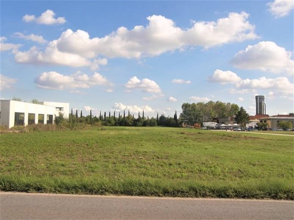 locale di sgombero in vendita a Torrita di Siena