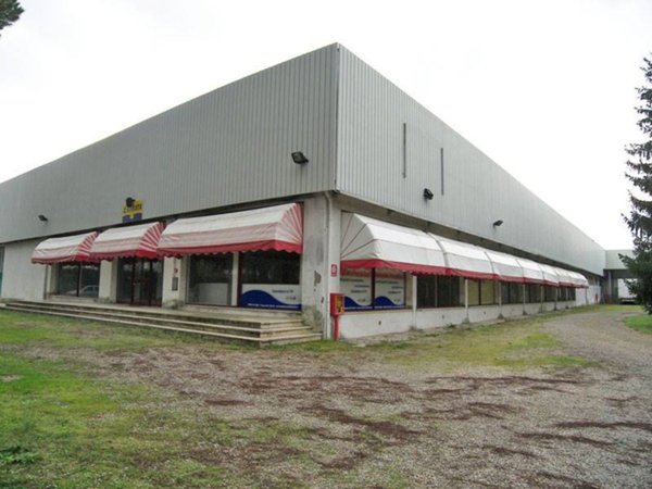 locale di sgombero in vendita a Torrita di Siena