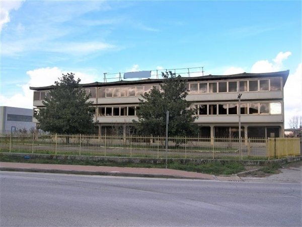 locale commerciale in vendita a Torrita di Siena