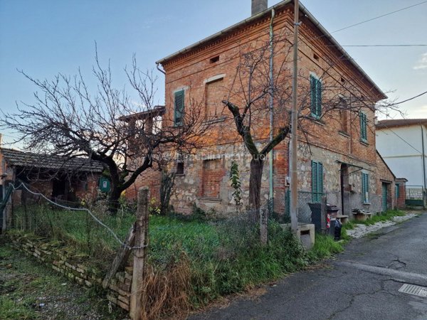 casa indipendente in vendita a Torrita di Siena