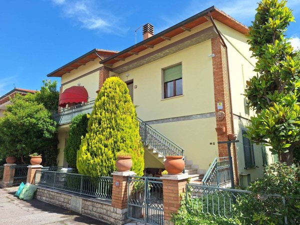 casa indipendente in vendita a Torrita di Siena
