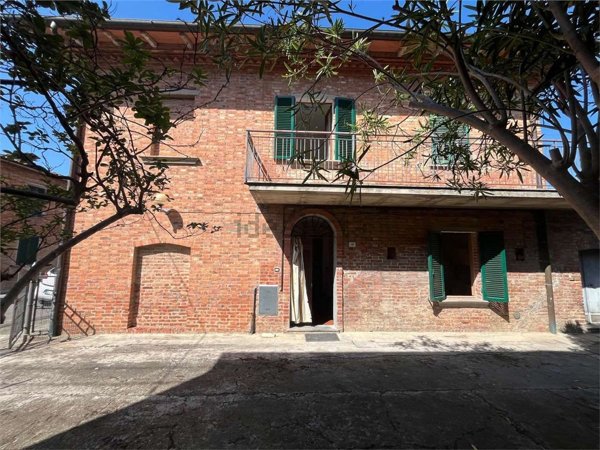 casa indipendente in vendita a Torrita di Siena