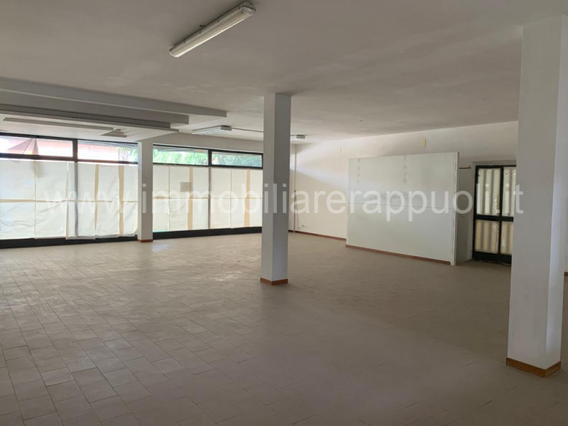 locale commerciale in vendita a Torrita di Siena