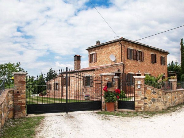 casa indipendente in vendita a Torrita di Siena