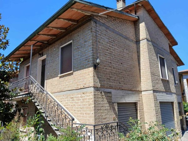 casa indipendente in vendita a Torrita di Siena