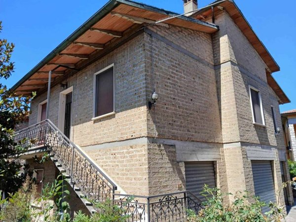 casa indipendente in vendita a Torrita di Siena