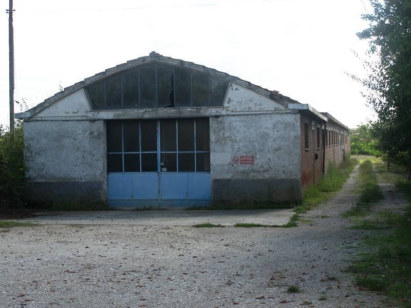 locale commerciale in vendita a Torrita di Siena