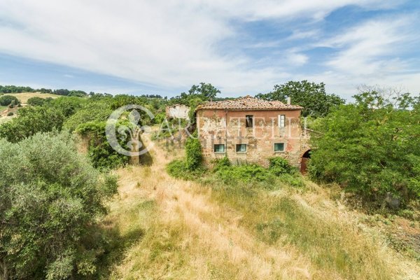 locale di sgombero in vendita a Torrita di Siena in zona Montefollonico