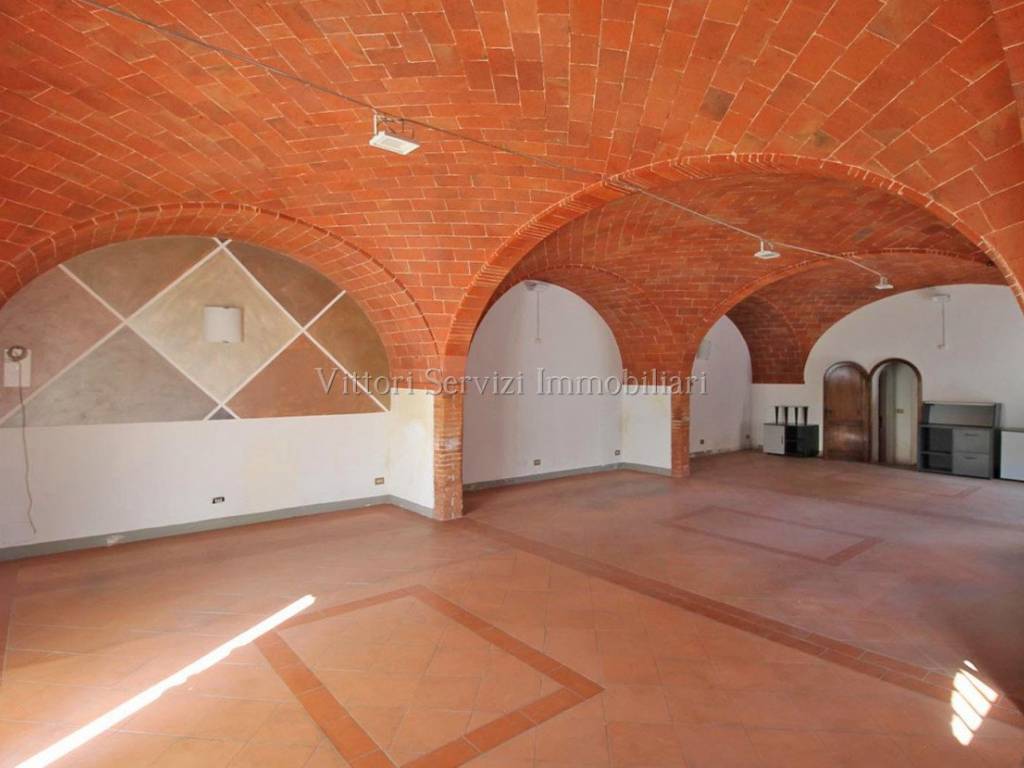 negozio in vendita a Torrita di Siena