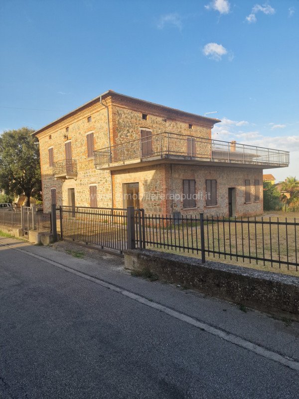 casa indipendente in vendita a Torrita di Siena