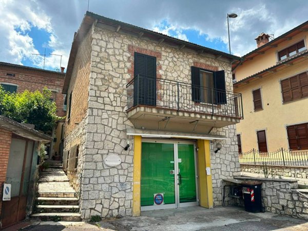 negozio in vendita a Torrita di Siena